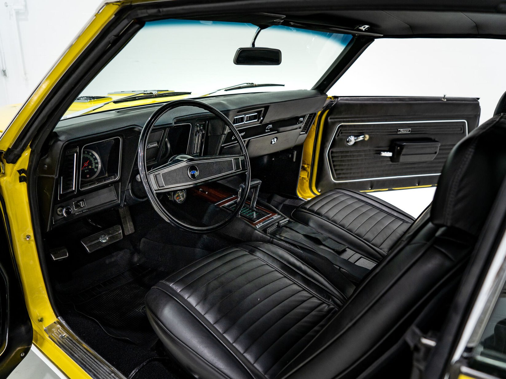 1969 Chevrolet Camaro SS **PRIX EN USD** With factory A/C Yellow Montreal - photo #10