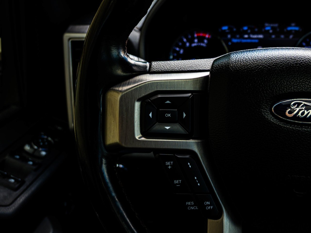 2022 Ford Super Duty F-350 SRW Platinum 4WD Crew Cab 6.75' Box Black Sherwood Park - photo #21