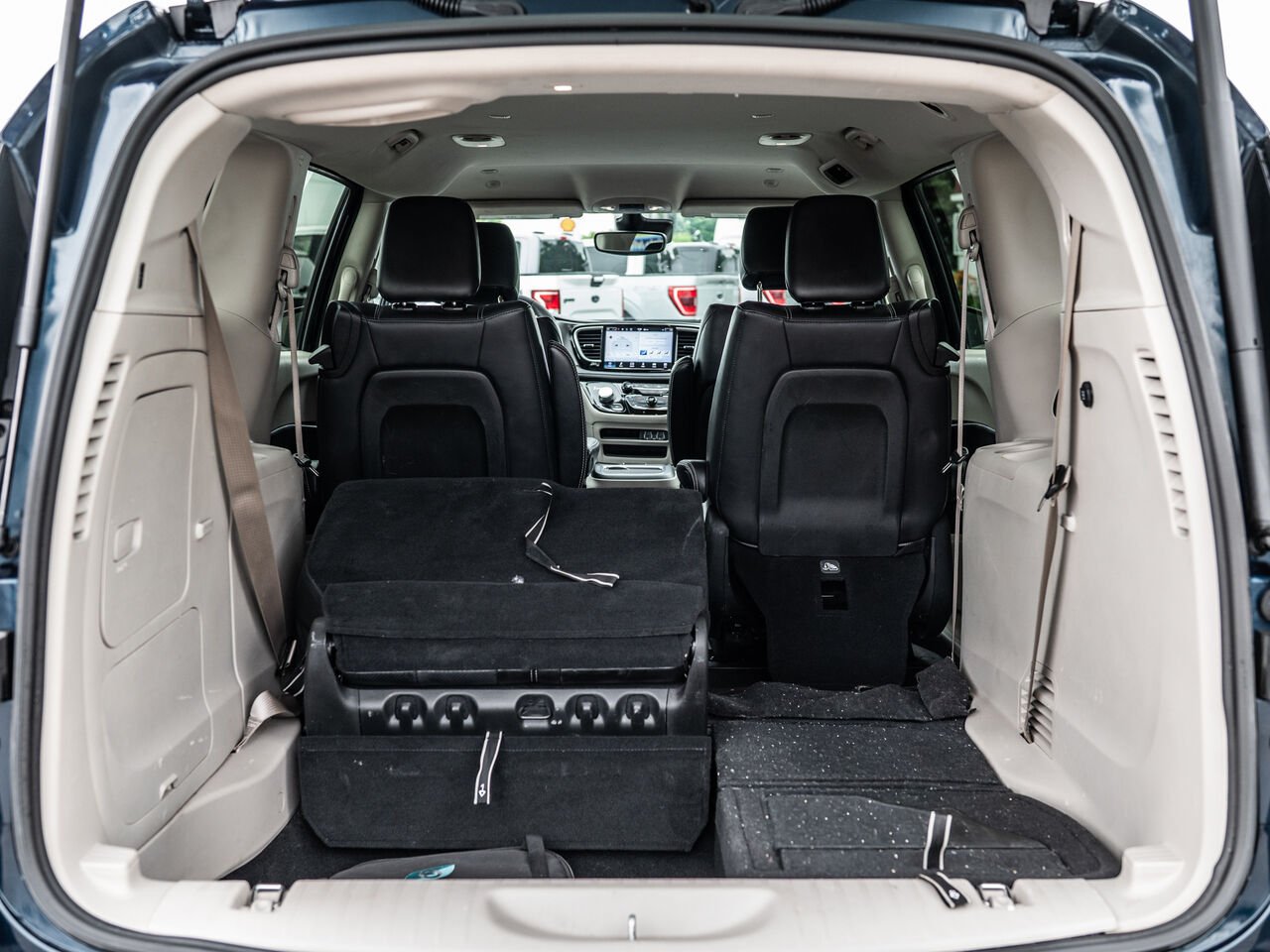 2023 Chrysler Pacifica Hybrid Blue Sainte-Julienne - photo #9