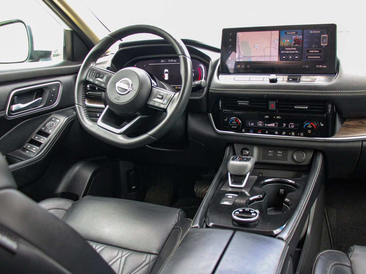 2024 Nissan Rogue AWD Platinum White Sherwood Park - photo #32
