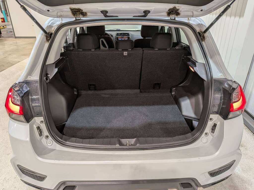 2023 Mitsubishi RVR ES FWD White Val-David - photo #6