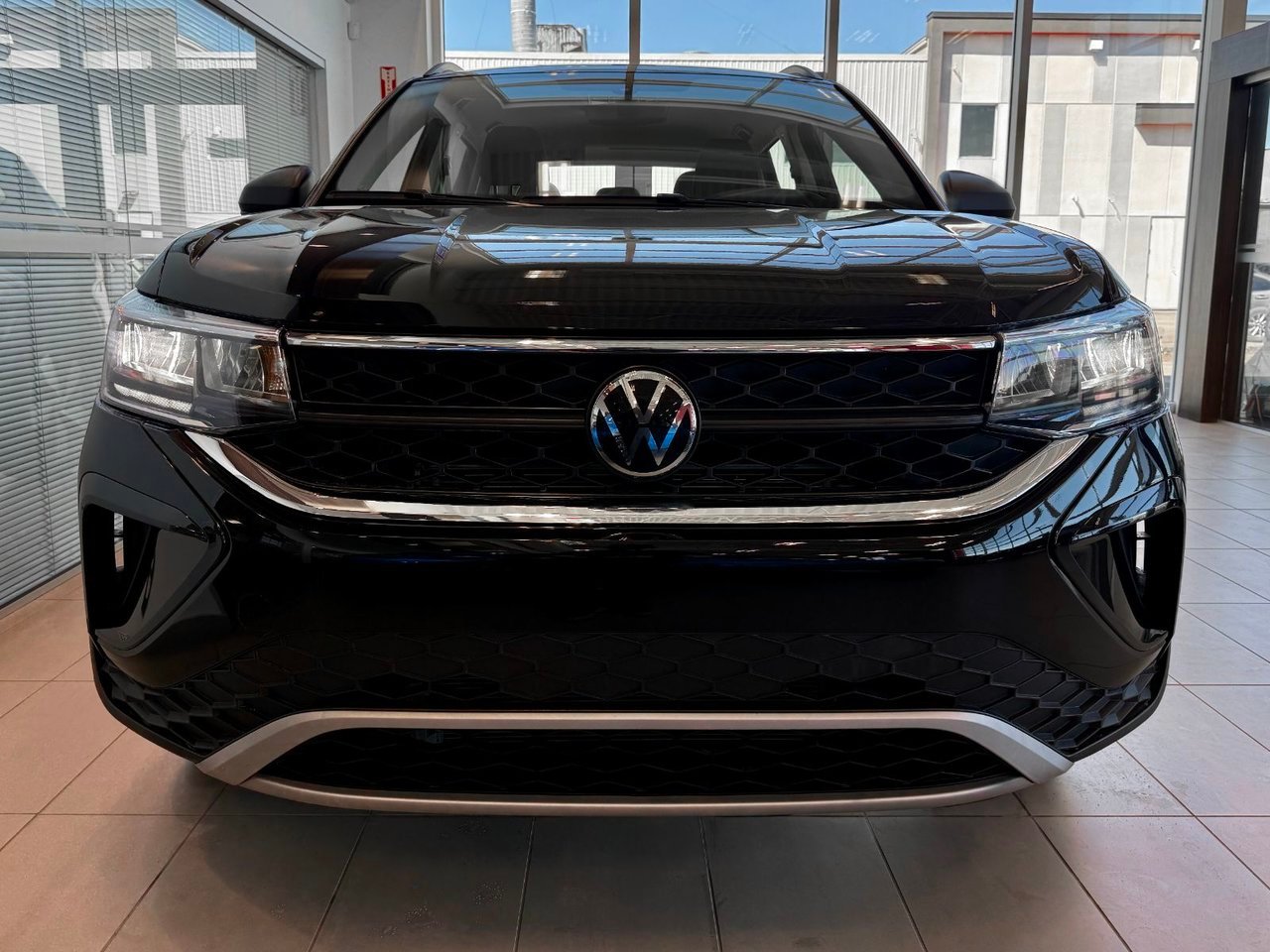 Volkswagen Taos 2024 Noir Notre-Dame-des-Prairies - photo #5