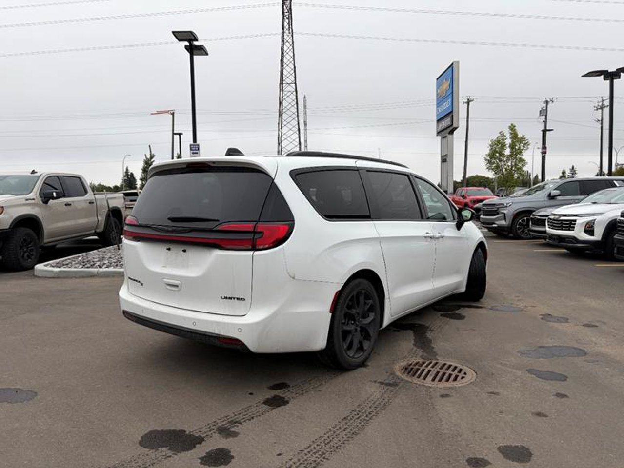 2025 Chrysler Pacifica Limited FWD White Sherwood Park - photo #4