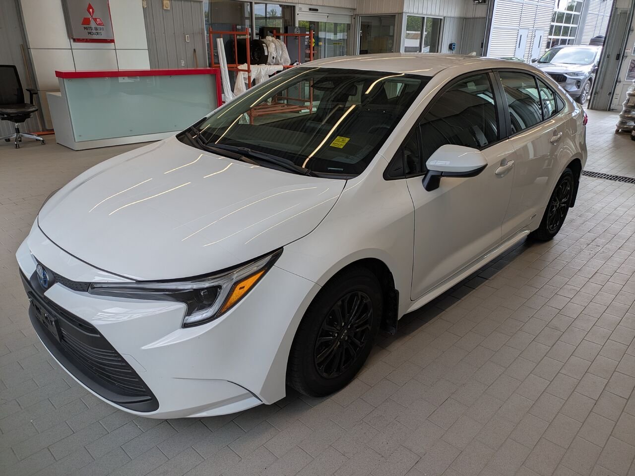 Toyota Corolla 2024 Blanc Gatineau - photo #1