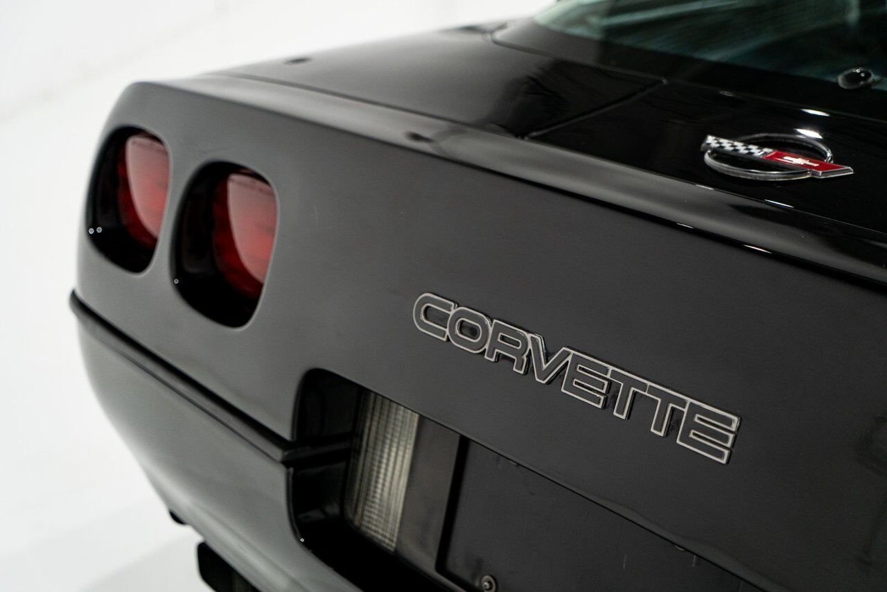 Chevrolet Corvette ZR1 | PRIX EN USD 1990 Noir Montréal - photo #39