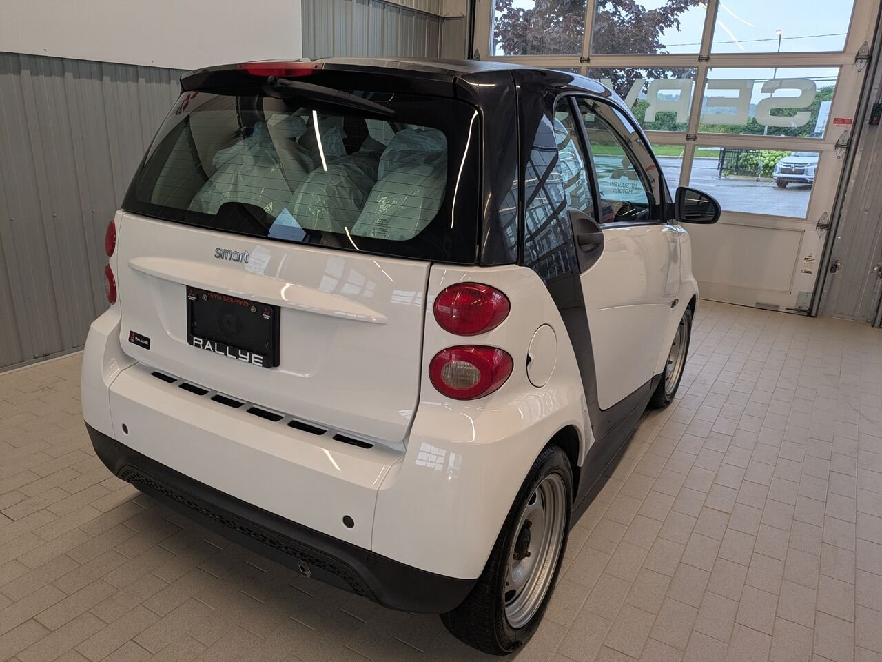 2013 smart fortwo White Gatineau - photo #11
