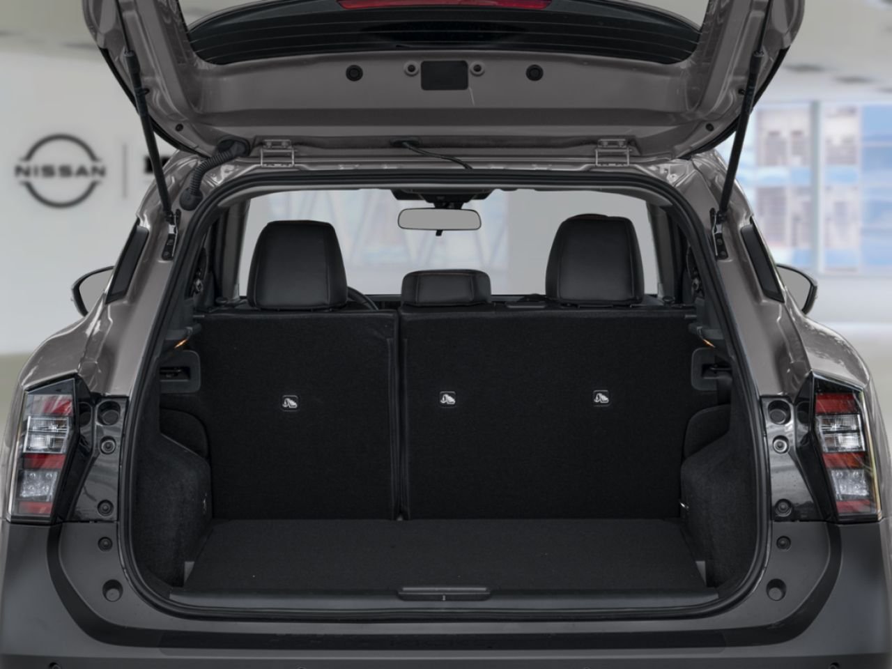 2026 Nissan Kicks Aspen White TriCoat/Super Black Laval - photo #10
