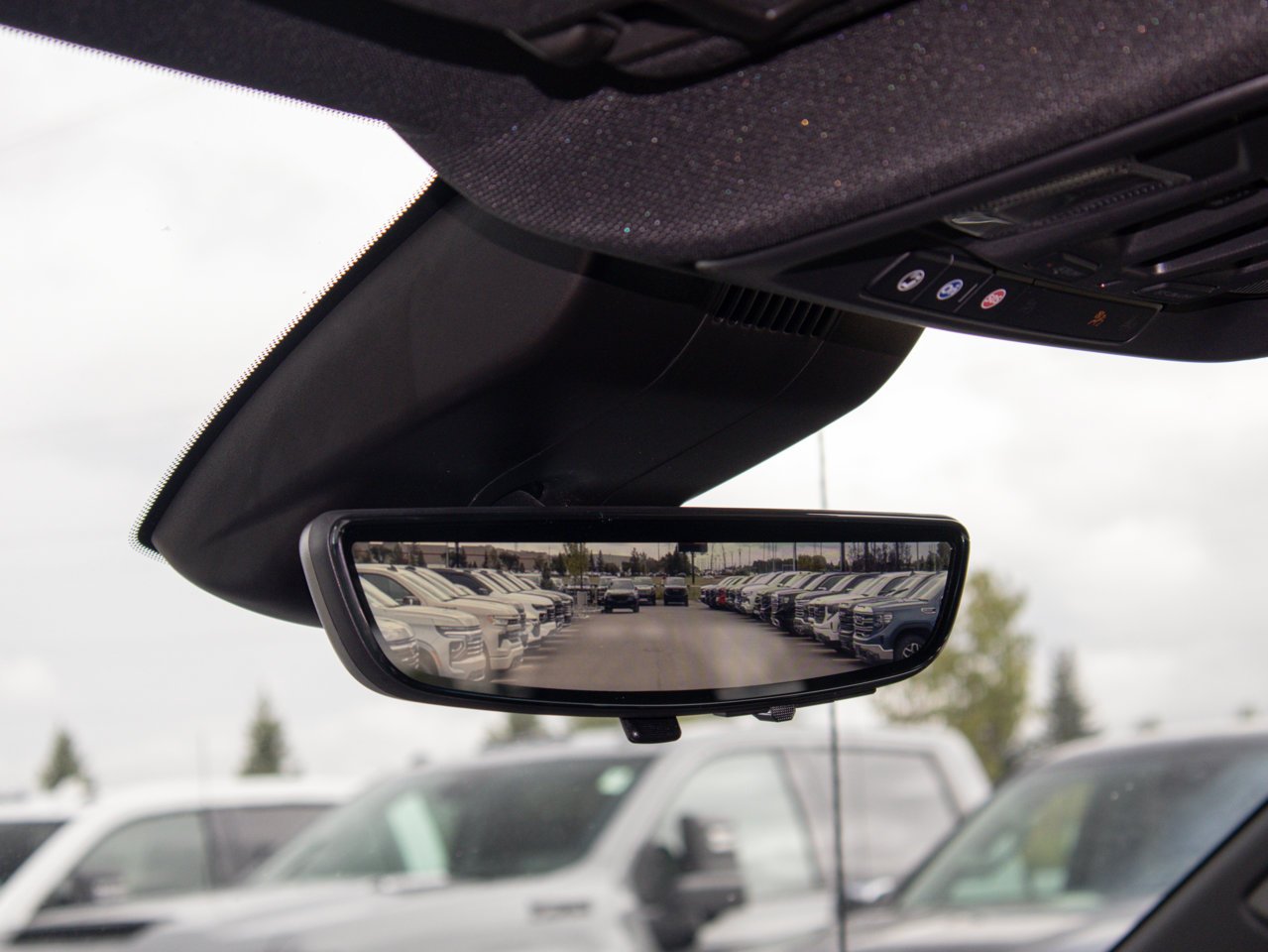 2024 Chevrolet Silverado 1500 4WD Crew Cab 157 High Country Grey Sherwood Park - photo #27