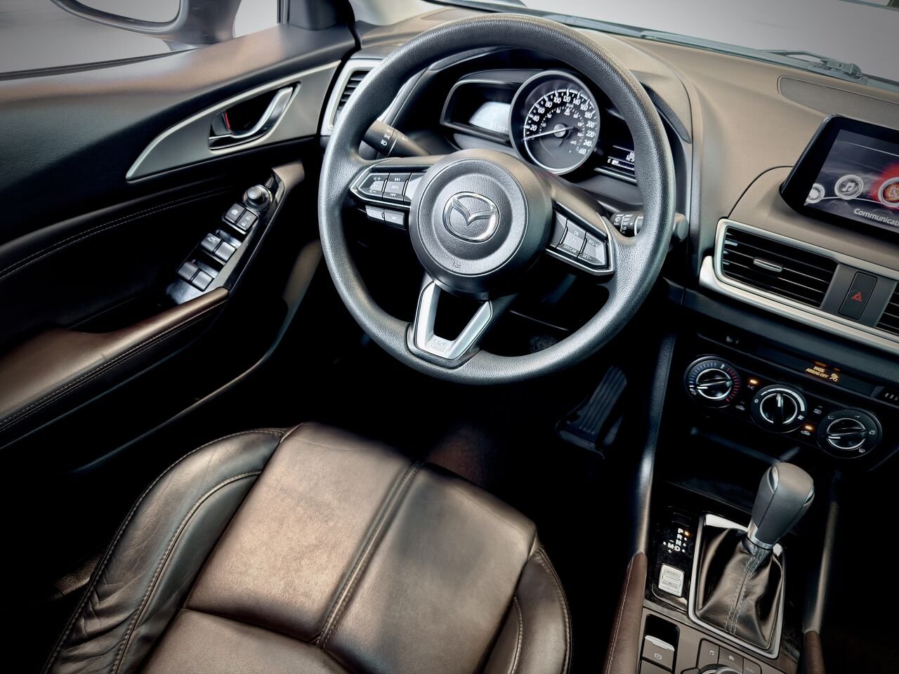 Mazda Mazda3 2018 Gris Notre-Dame-des-Prairies - photo #16