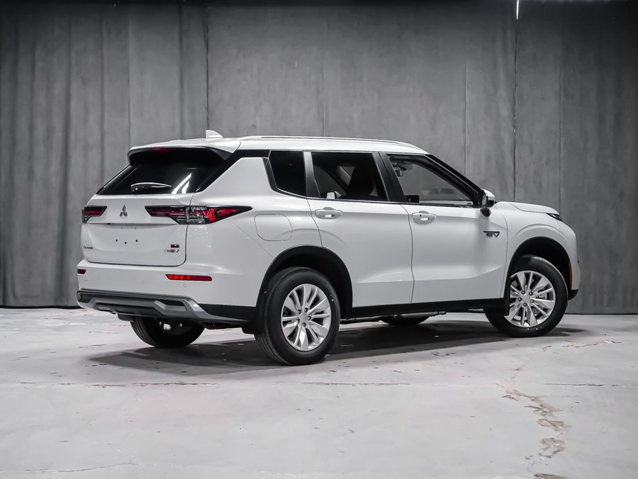 2026 Mitsubishi Outlander Plug-In Hybrid SE White Diamond Premium Finish