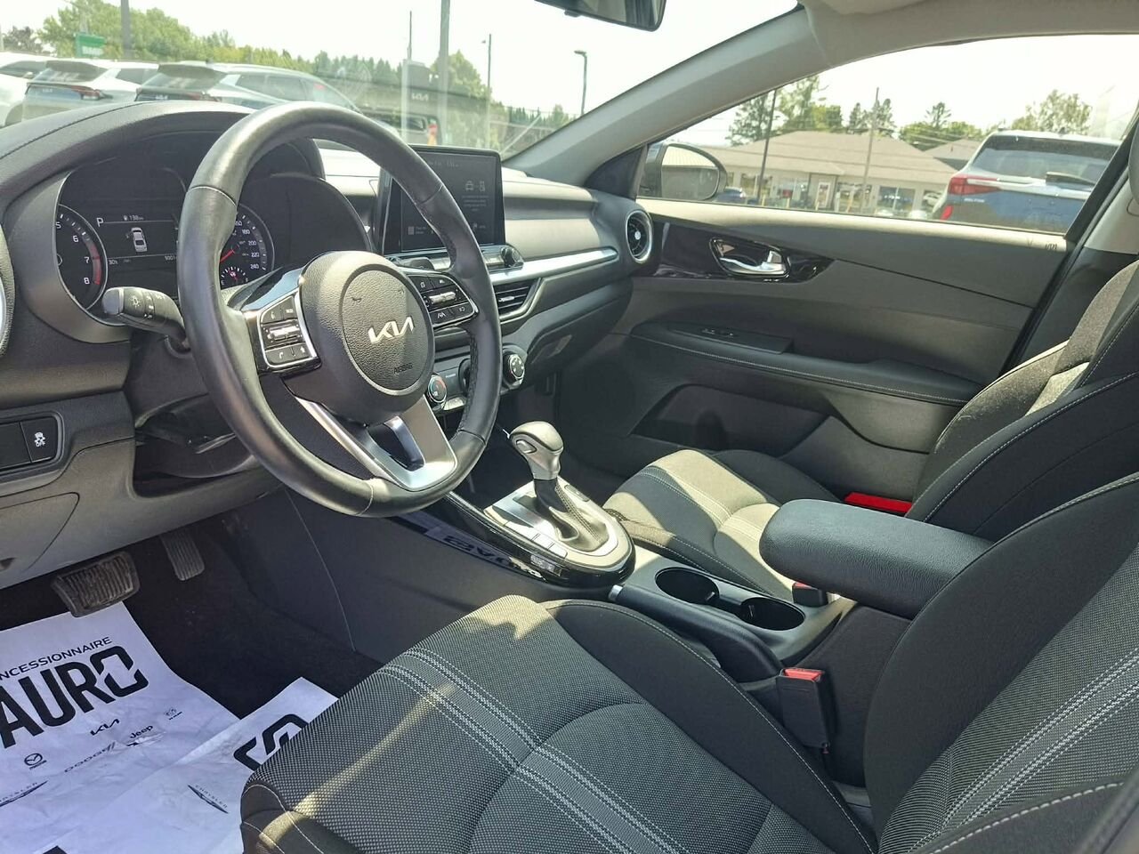Kia Forte 2024 Gris Lac Mégantic - photo #7