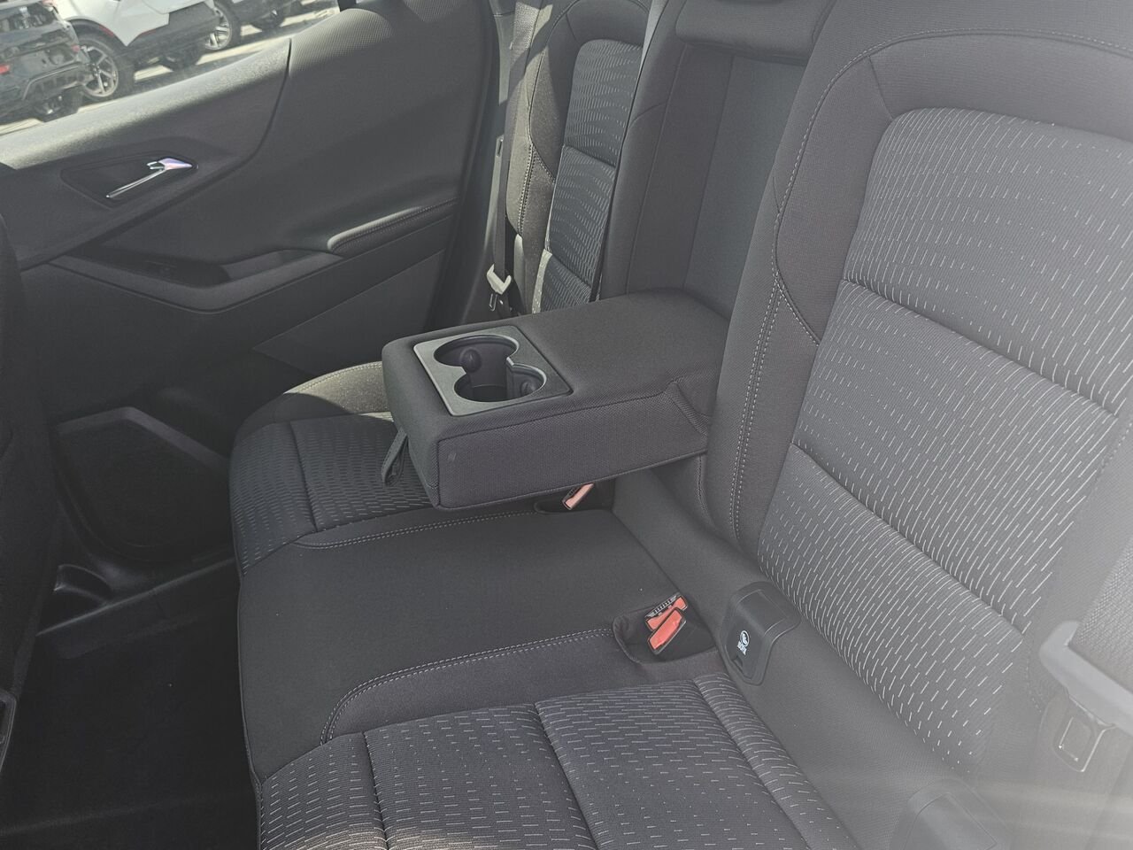 2027 Chevrolet Equinox LT 4 portes à transmission intégrale avec 2LT Summit White Thetford Mines - photo #14