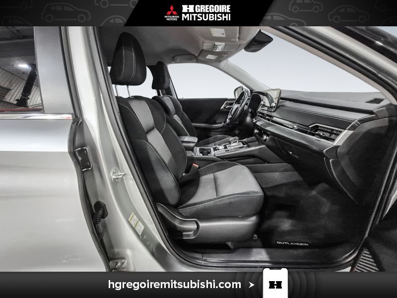 2022 Mitsubishi Outlander Grey Blainville - photo #15