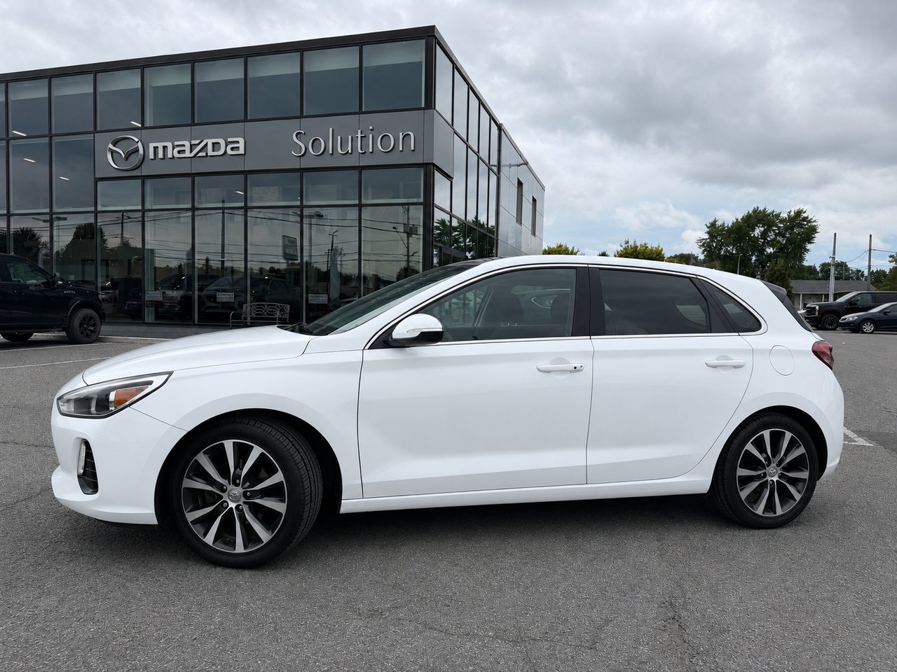 2020 HYUNDAI ELANTRA GT Luxury White Châteauguay - photo #0