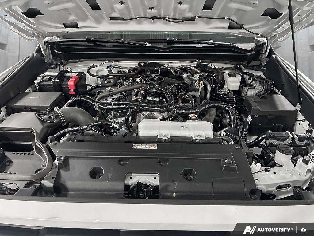 2025 Toyota Tacoma S2501714 | TRD SPORT White Edmonton - photo #9