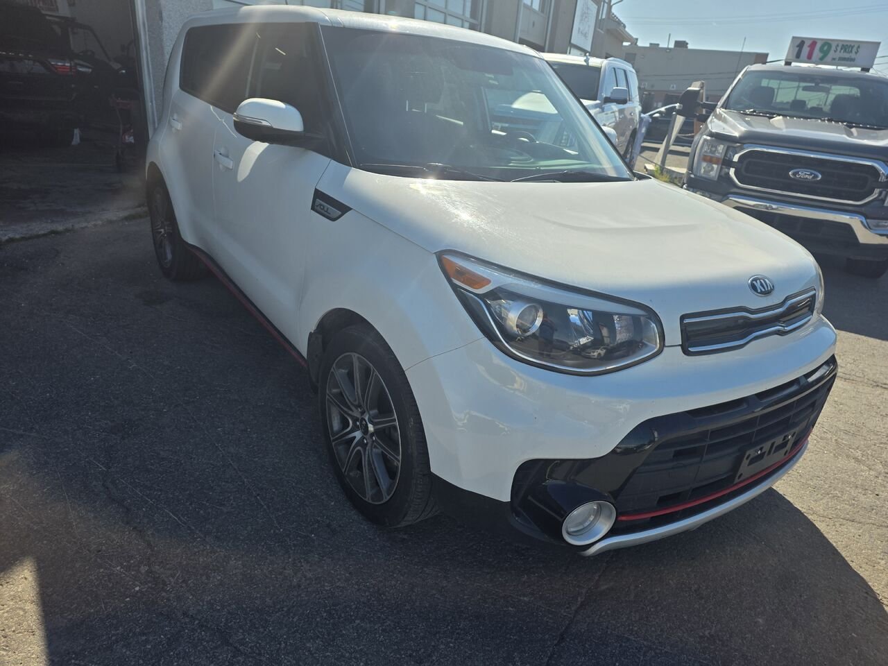 2018 Kia Soul White  - photo #6