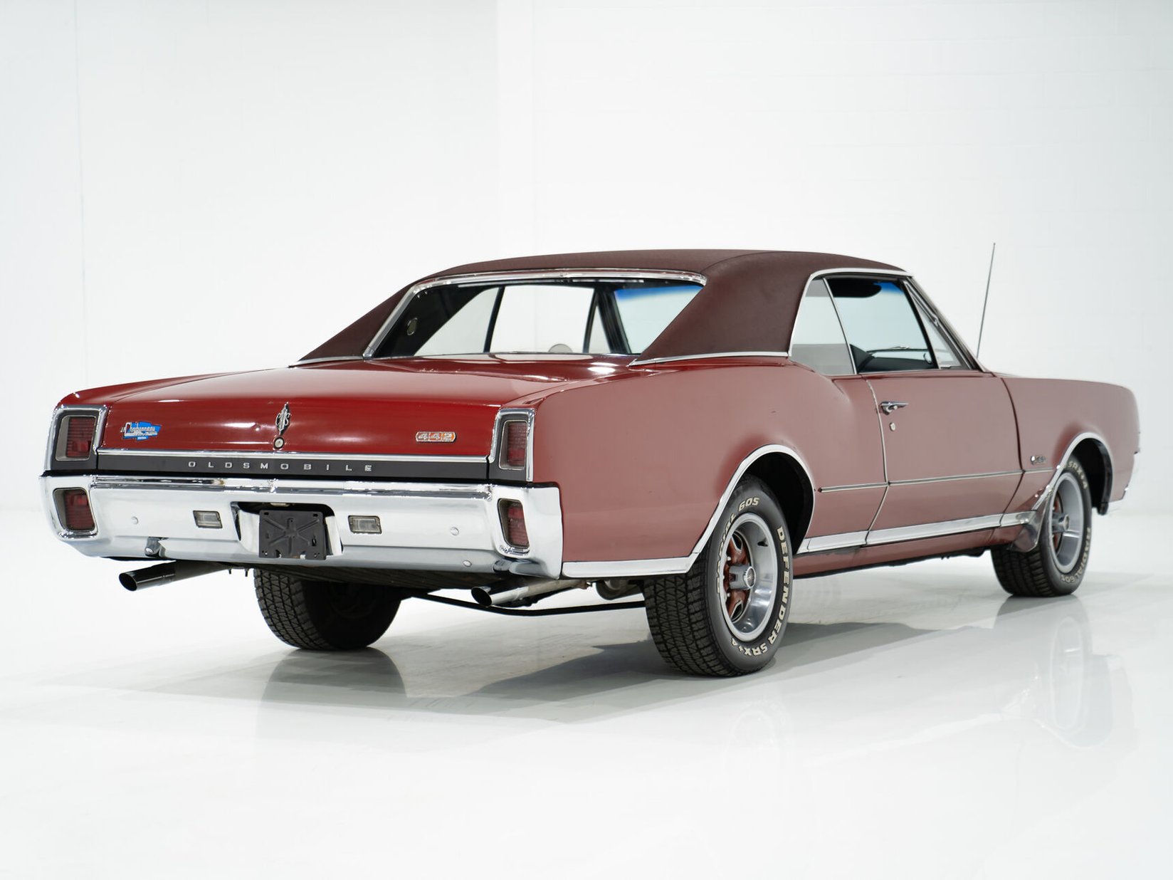 Oldsmobile Cutlass 442 *PRIX EN USD* Numéros entièrement Matching Non restaurée Repeinte une seule fois 1967 Rouge Montréal - photo #6
