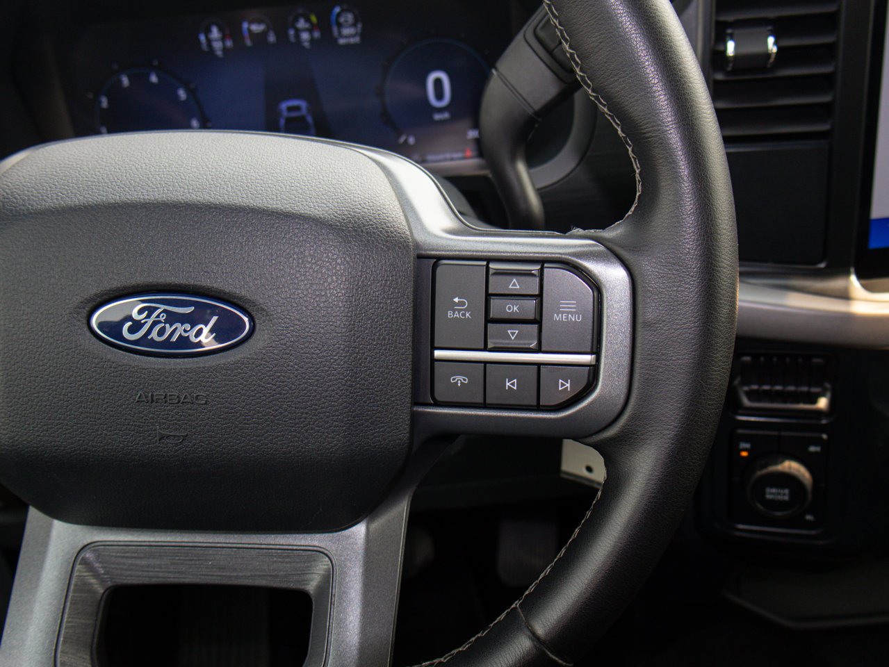 2025 Ford F-150 XLT 4WD SuperCrew 5.5' Box Blue Sherwood Park - photo #23