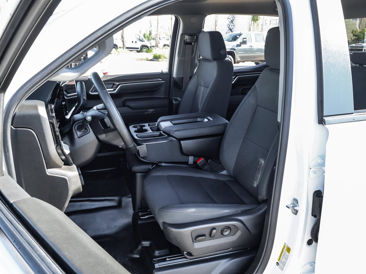 2025 Chevrolet Silverado 1500 4WD Crew Cab 147 LT White Sherwood Park - photo #13