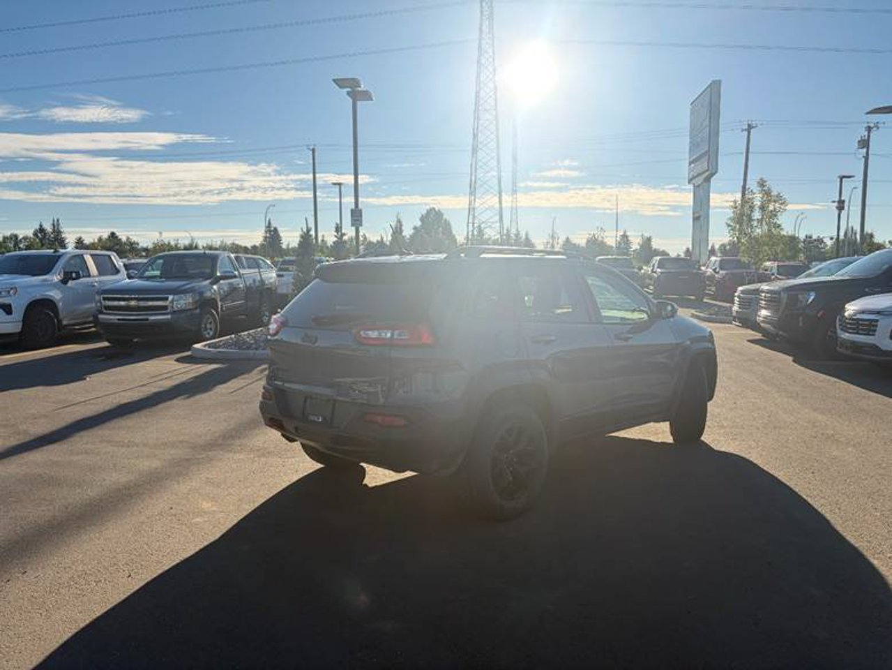2015 Jeep Cherokee 4WD 4dr Trailhawk gray Sherwood Park - photo #4