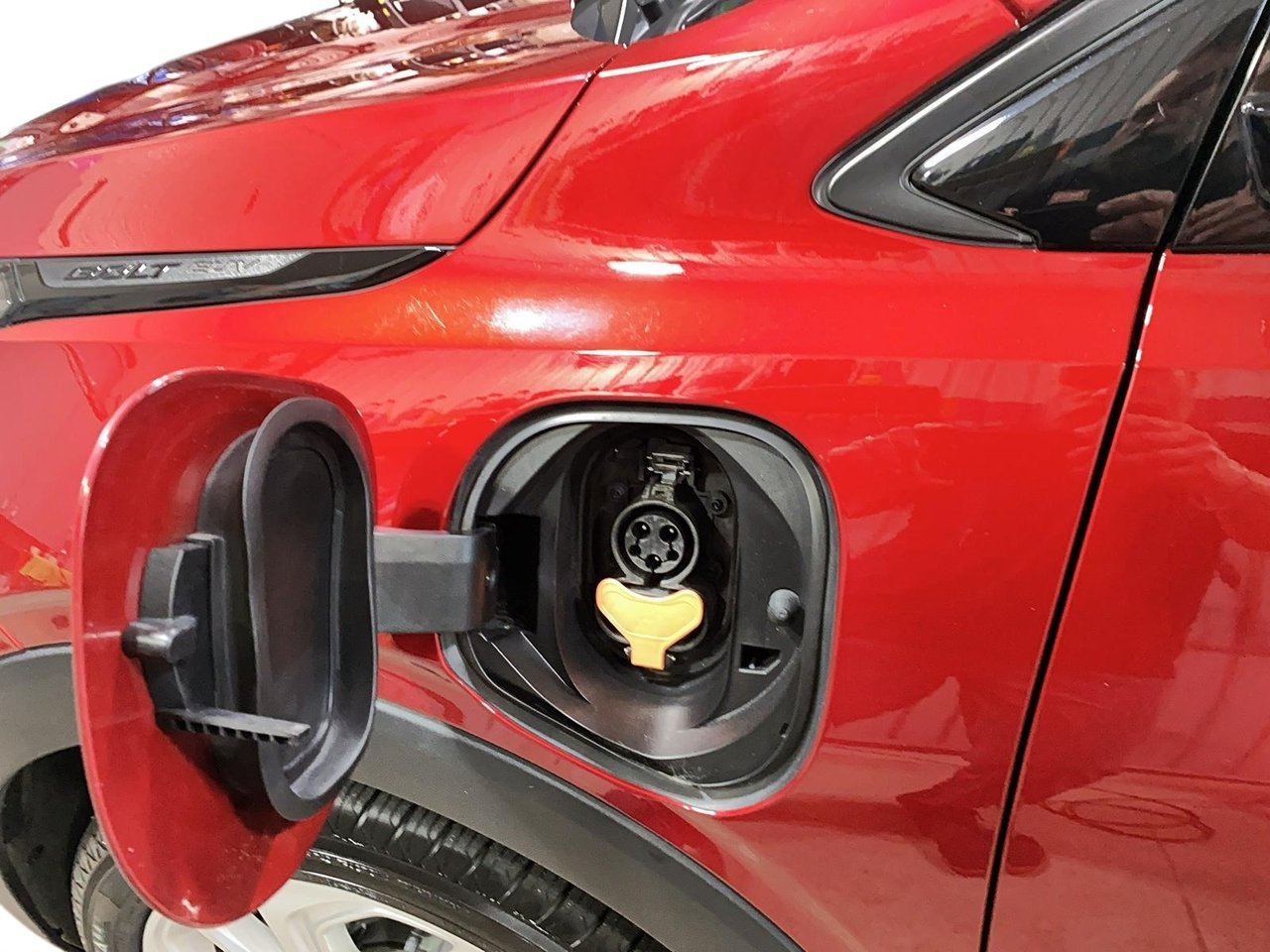 2022 Chevrolet Bolt EUV VIN 1G1FY6S03N4109645 Red Baie-Comeau - photo #19