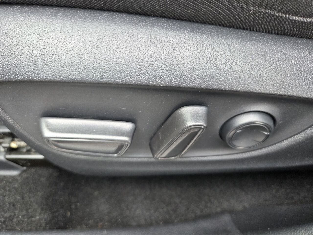 2022 Toyota RAV4 Blue Mont-Laurier - photo #15