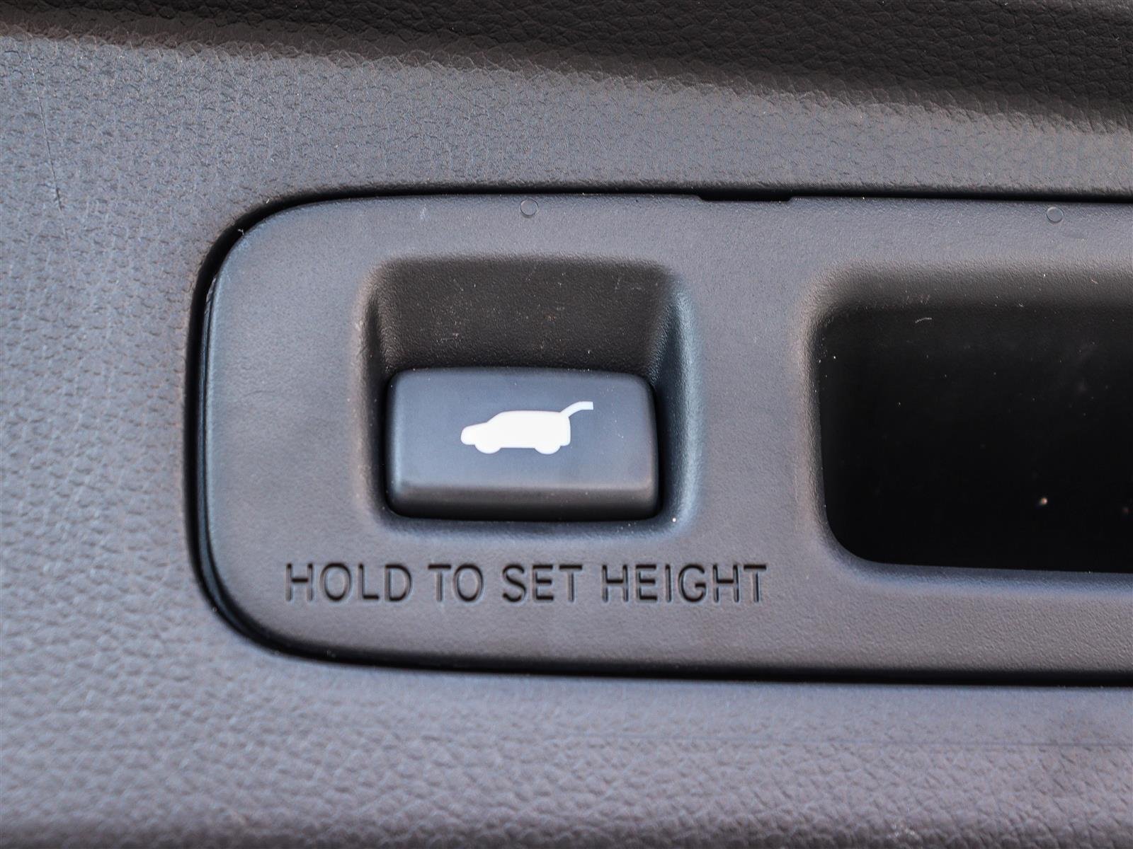 Honda CR-V hybride Touring 2023 Red Ottawa & Gatineau - photo #19