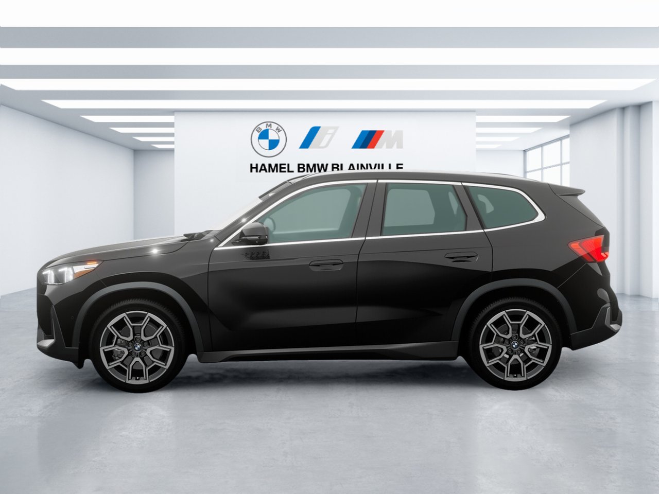 2026 BMW X1 xDrive28i Black Sapphire Metallic Blainville - photo #3