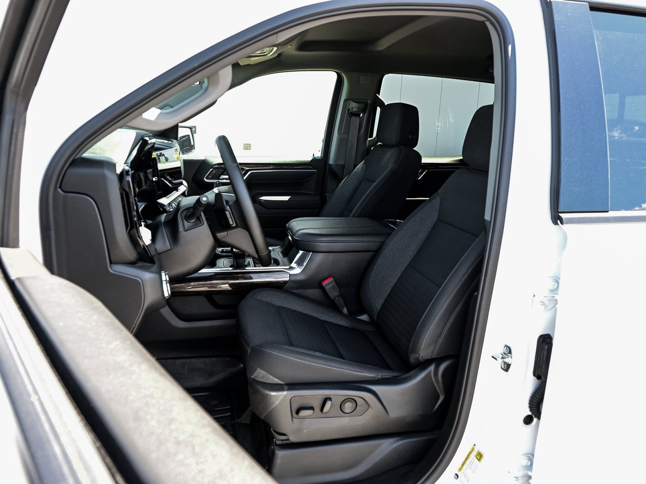 2025 GMC Sierra 1500 4WD Crew Cab 147 Elevation White Sherwood Park - photo #13