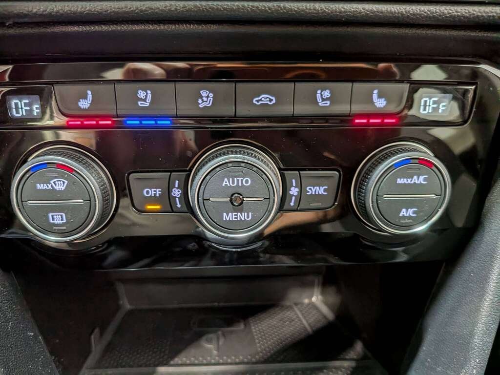 2024 Volkswagen Taos Highline 4MOTION Red Val-David - photo #23