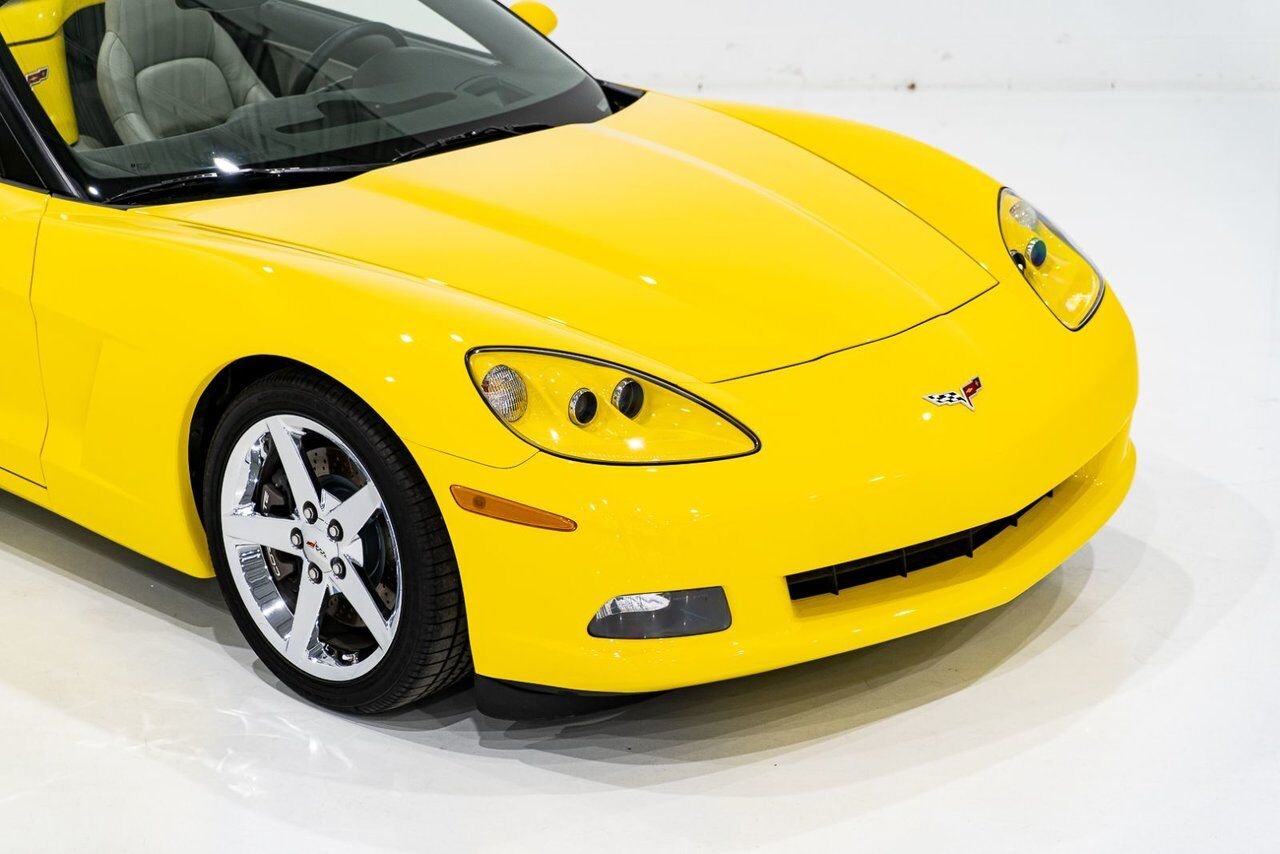 2008 Chevrolet Corvette PRIX EN USD | With Only 900km (563mi) From New With Window Sticker Yellow Montreal - photo #2