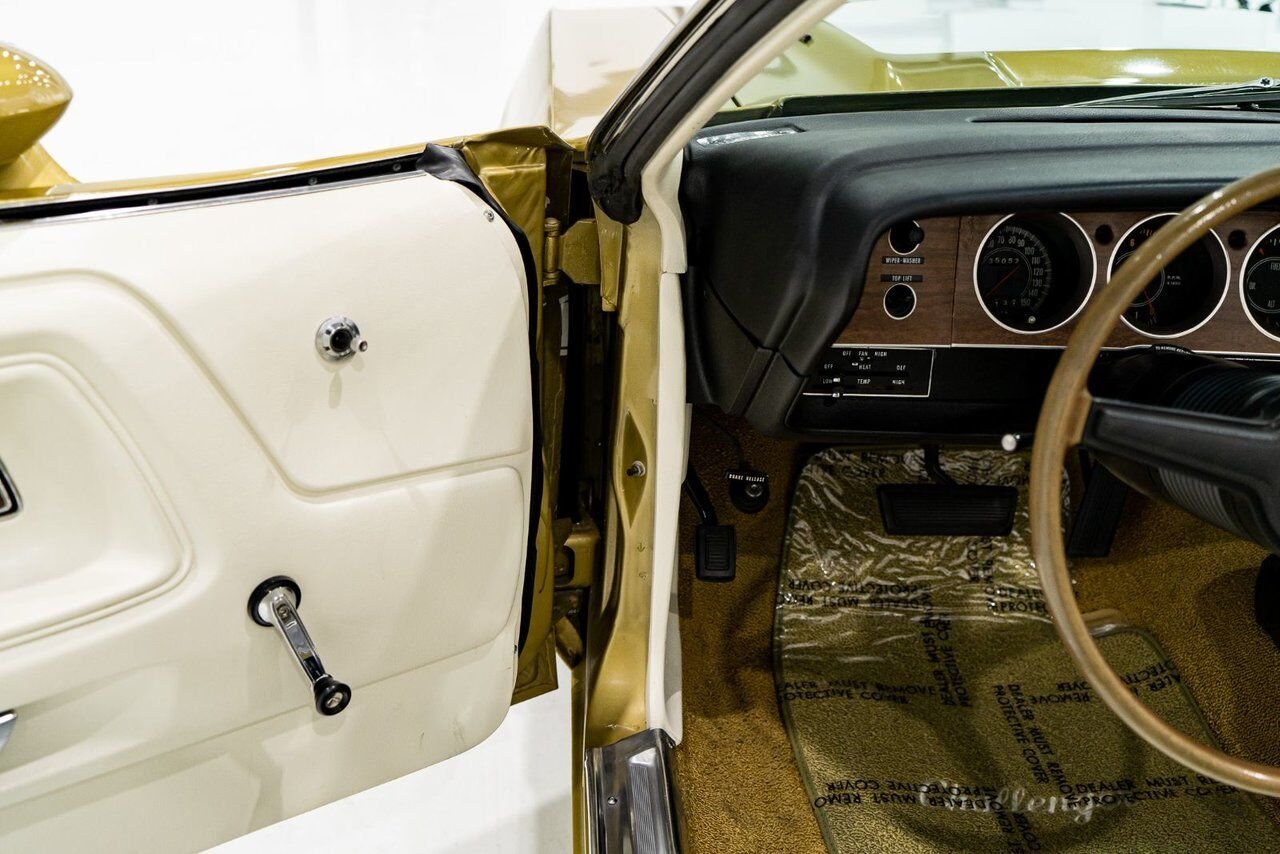 Dodge Challenger *PRIX EN USD* Convertible Fully restored to desirable specifications 1971 Or Montréal - photo #9