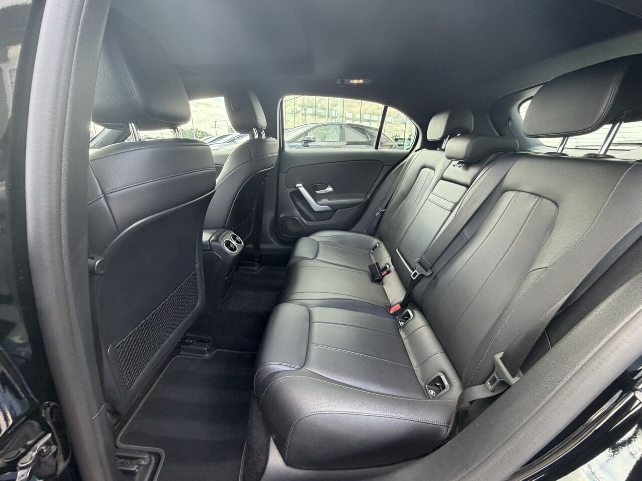 Mercedes-Benz Classe A A 250 à hayon 2019 Noir Laval - photo #15