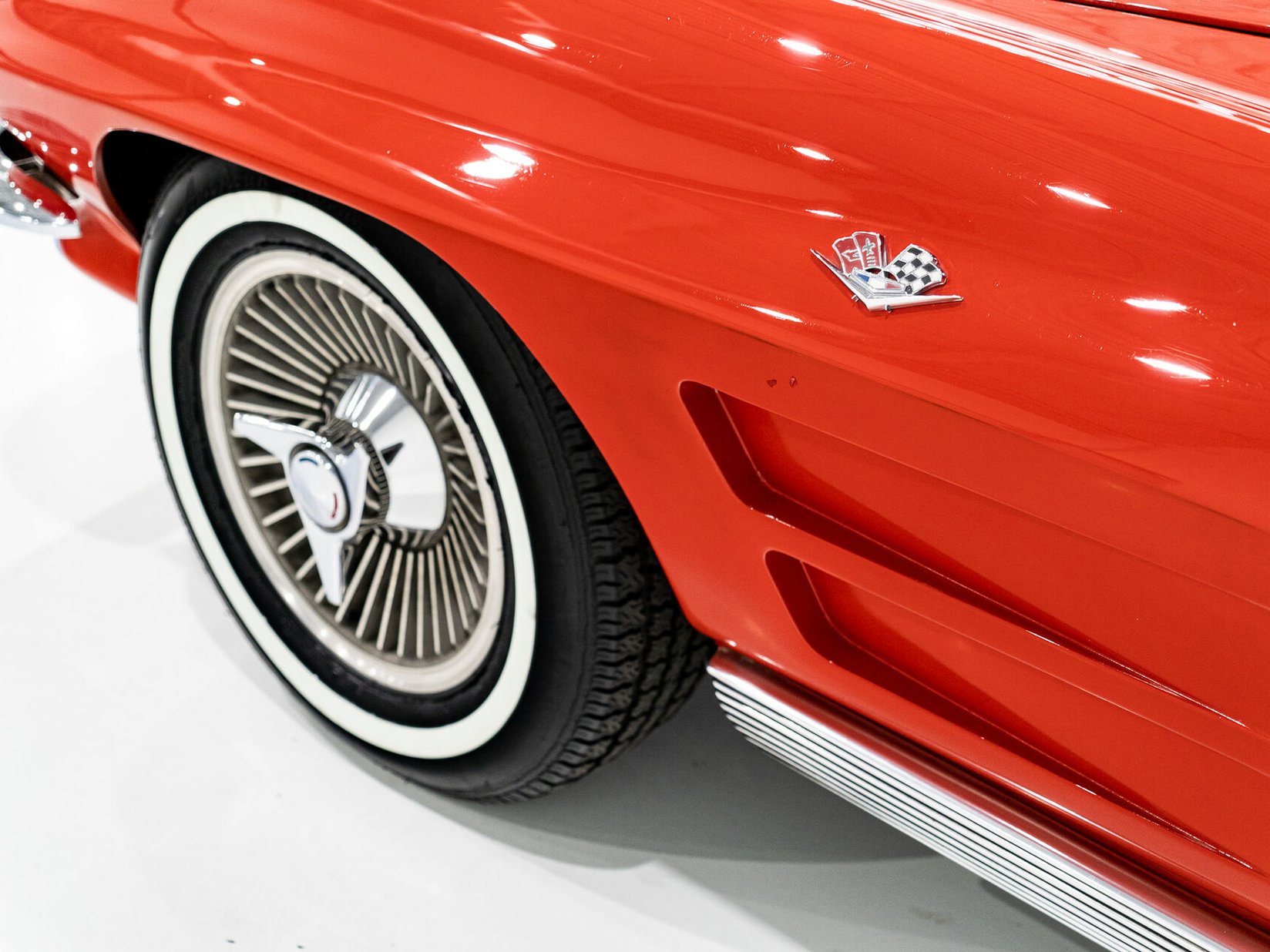 Chevrolet Corvette Split window matching# 327 Factory A/C | PRICE IN USD 1963 Rouge Montréal - photo #40