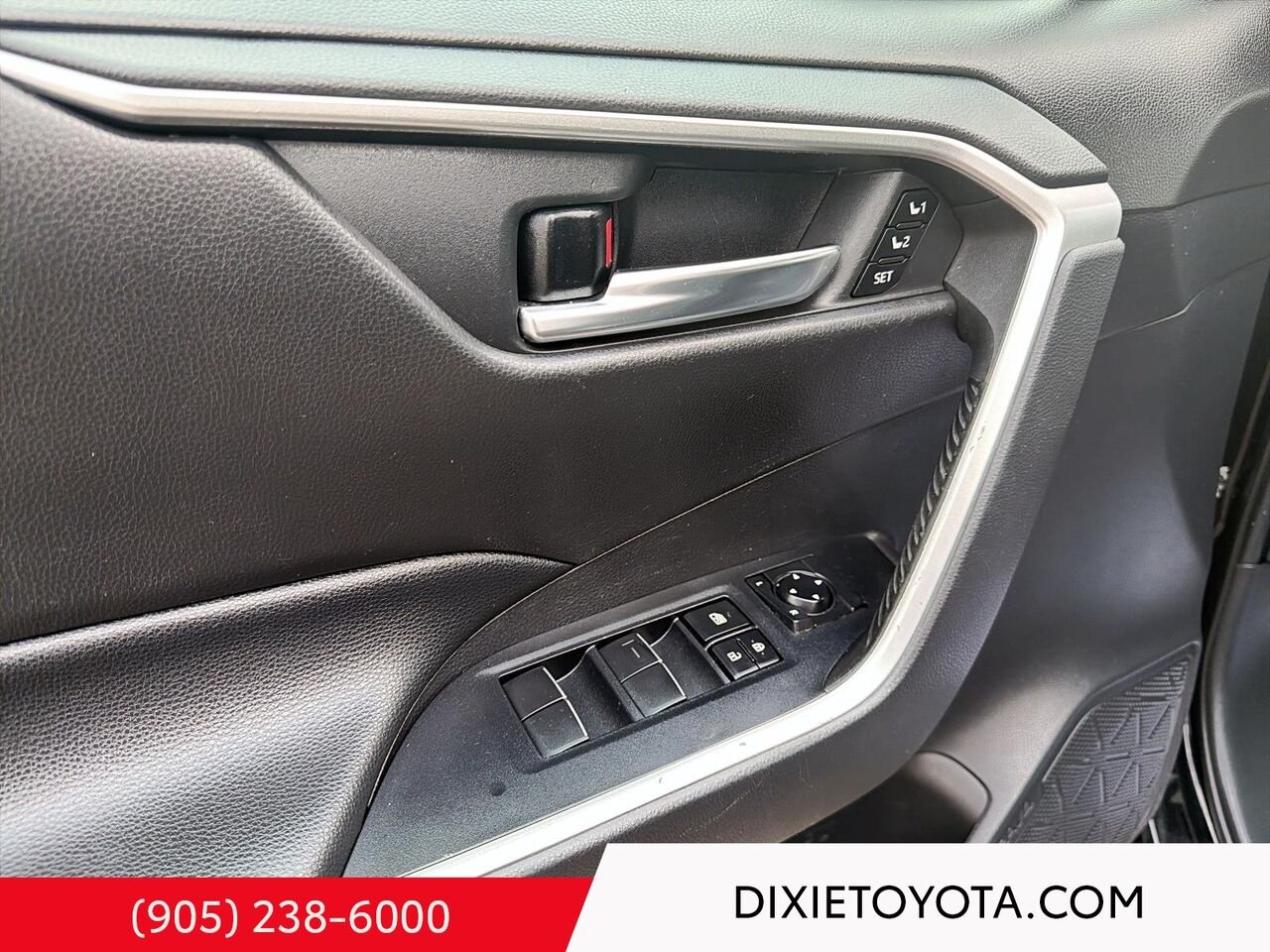 2021 Toyota RAV4 XLE PREMIUM AWD / HEATED SEATS / MOONROOF / LEATHER SURFACE / CARPLAY AND ANDROID AUTO Midnight Black Metallic Mississauga - photo #7