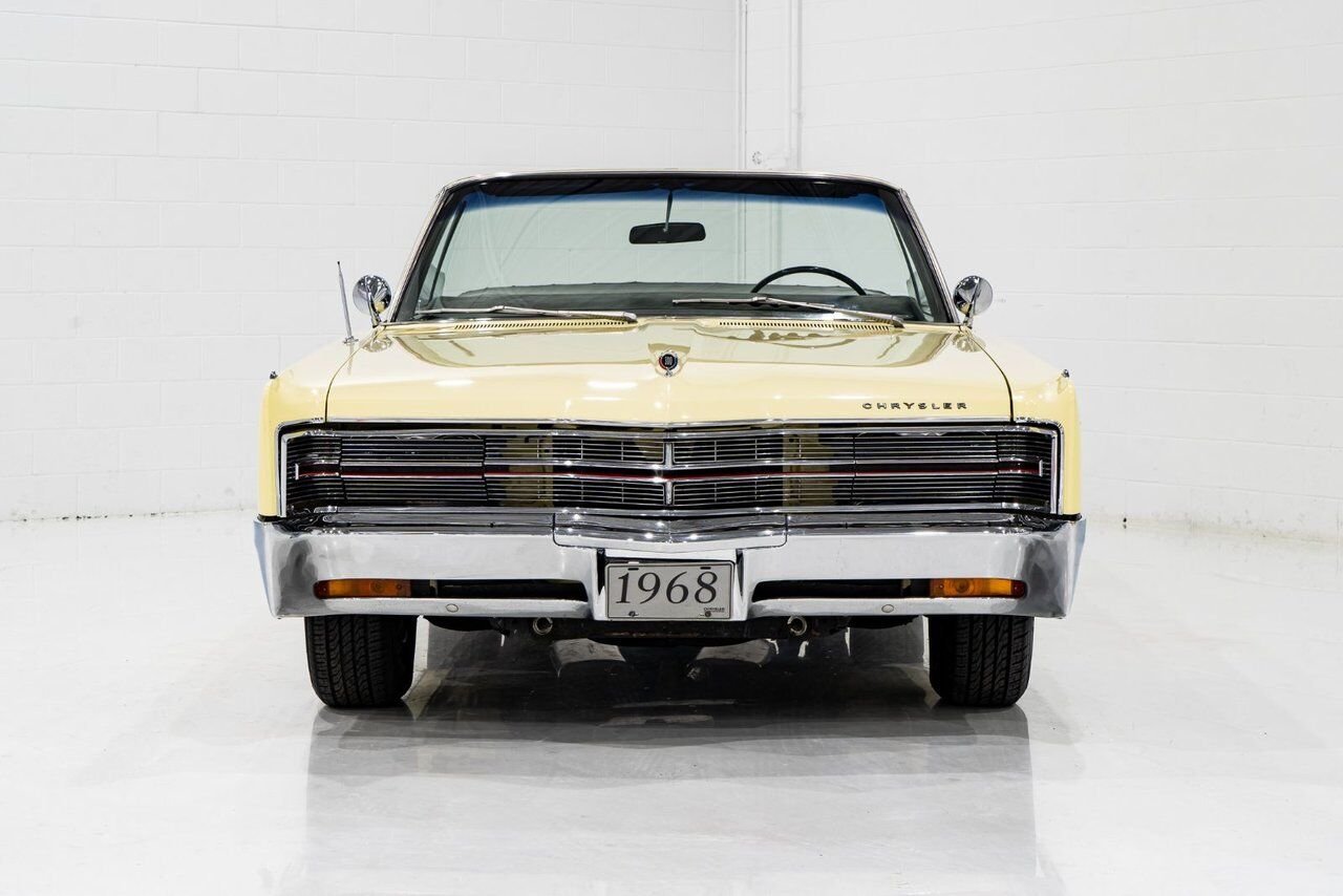 Chrysler 300 PRIX EN USD 440cu.in. Fully restored example 1968 Jaune Montréal - photo #2
