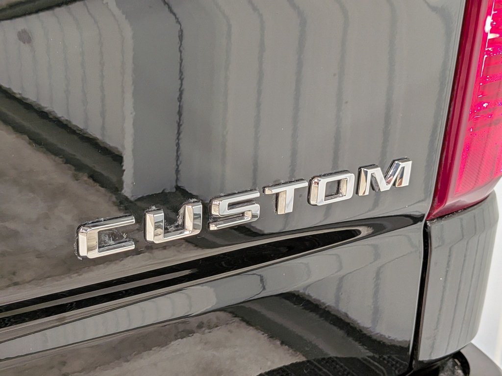 Chevrolet Silverado 1500 4WD Crew Cab 157" Custom 2022 Noir Val-David - photo #36