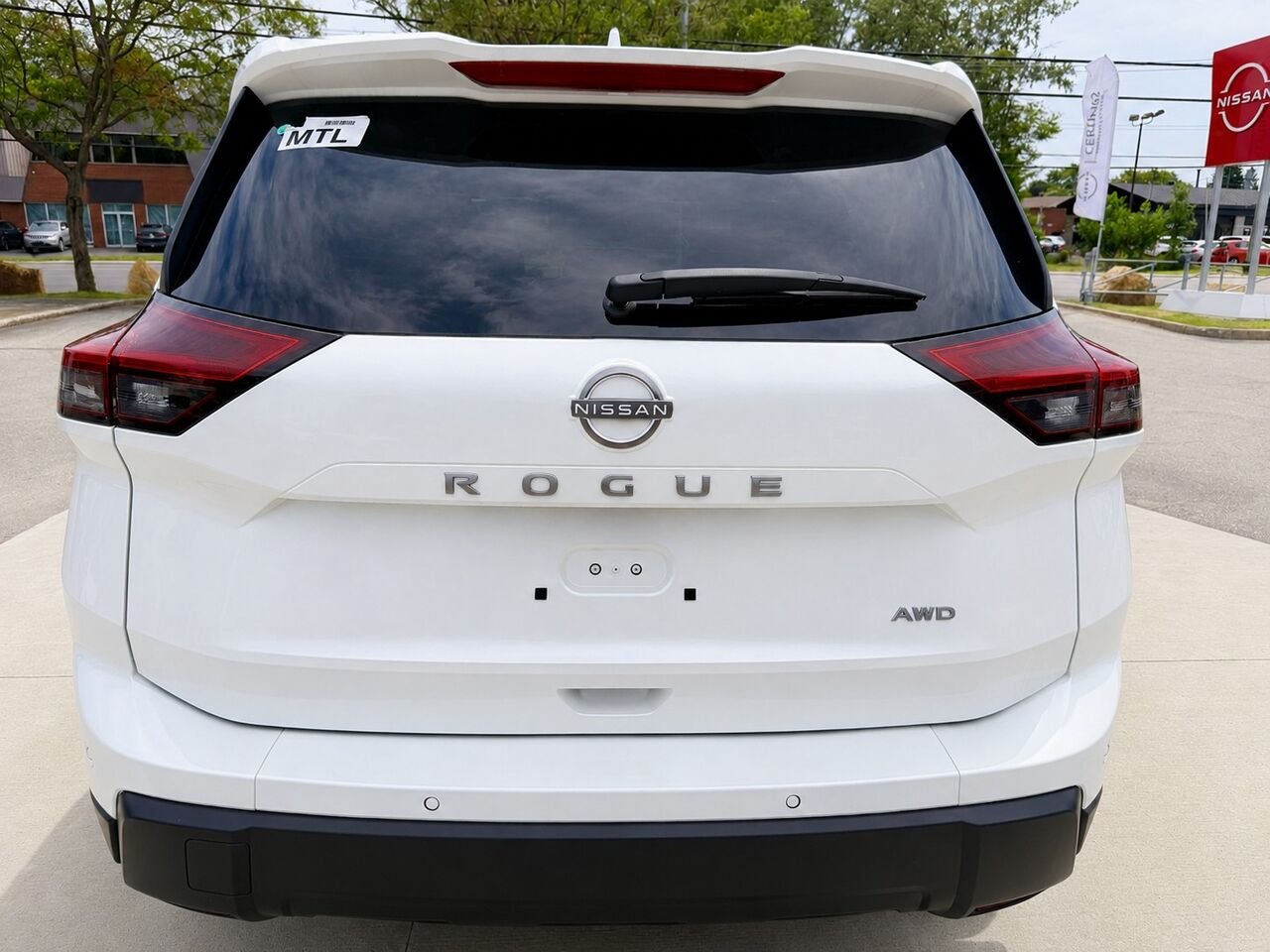 NISSAN Rogue ROGUE SV TOIT OUVRANT 2026 Blanc Everest nacré triple couche Châteauguay - photo #4