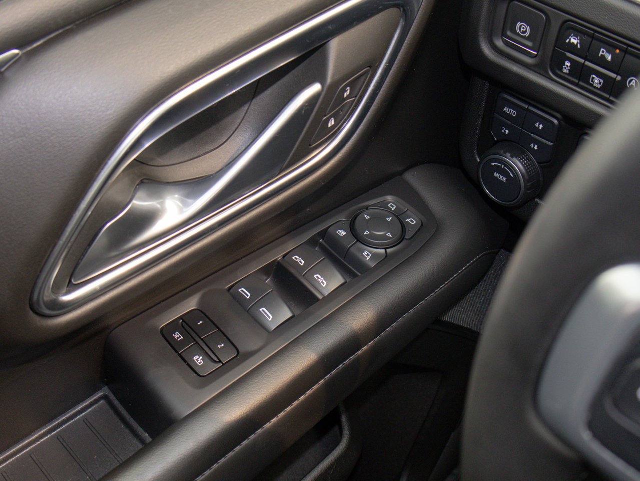 2023 Chevrolet Suburban 4WD 4dr LT Black Sherwood Park - photo #21