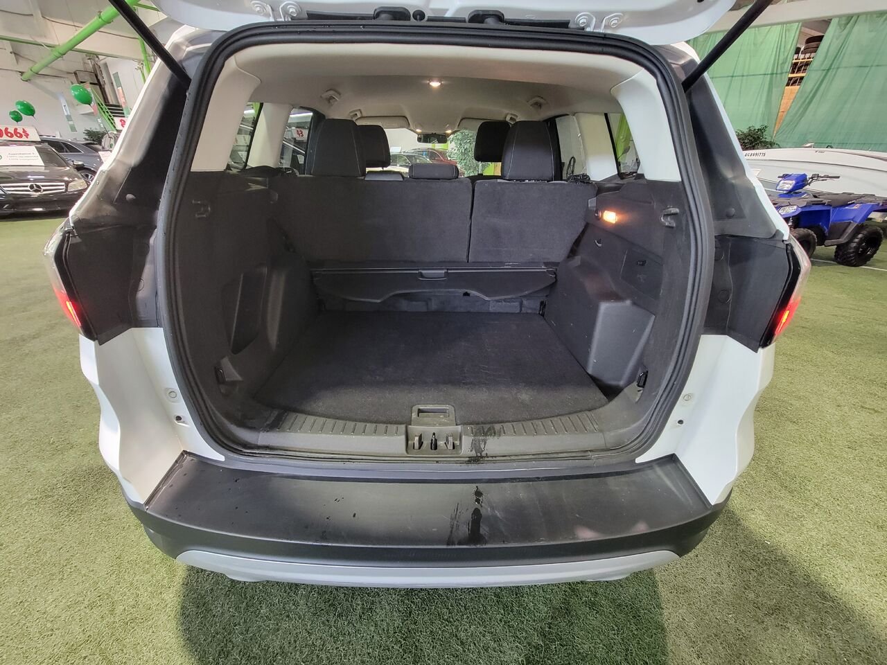 2017 Ford Escape White  - photo #12