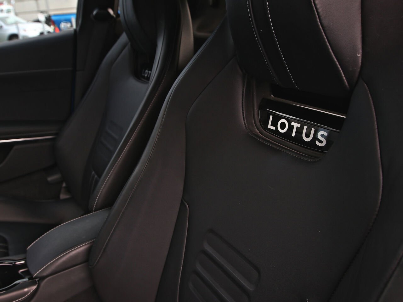 2024 Lotus Emira Blue Québec - photo #18