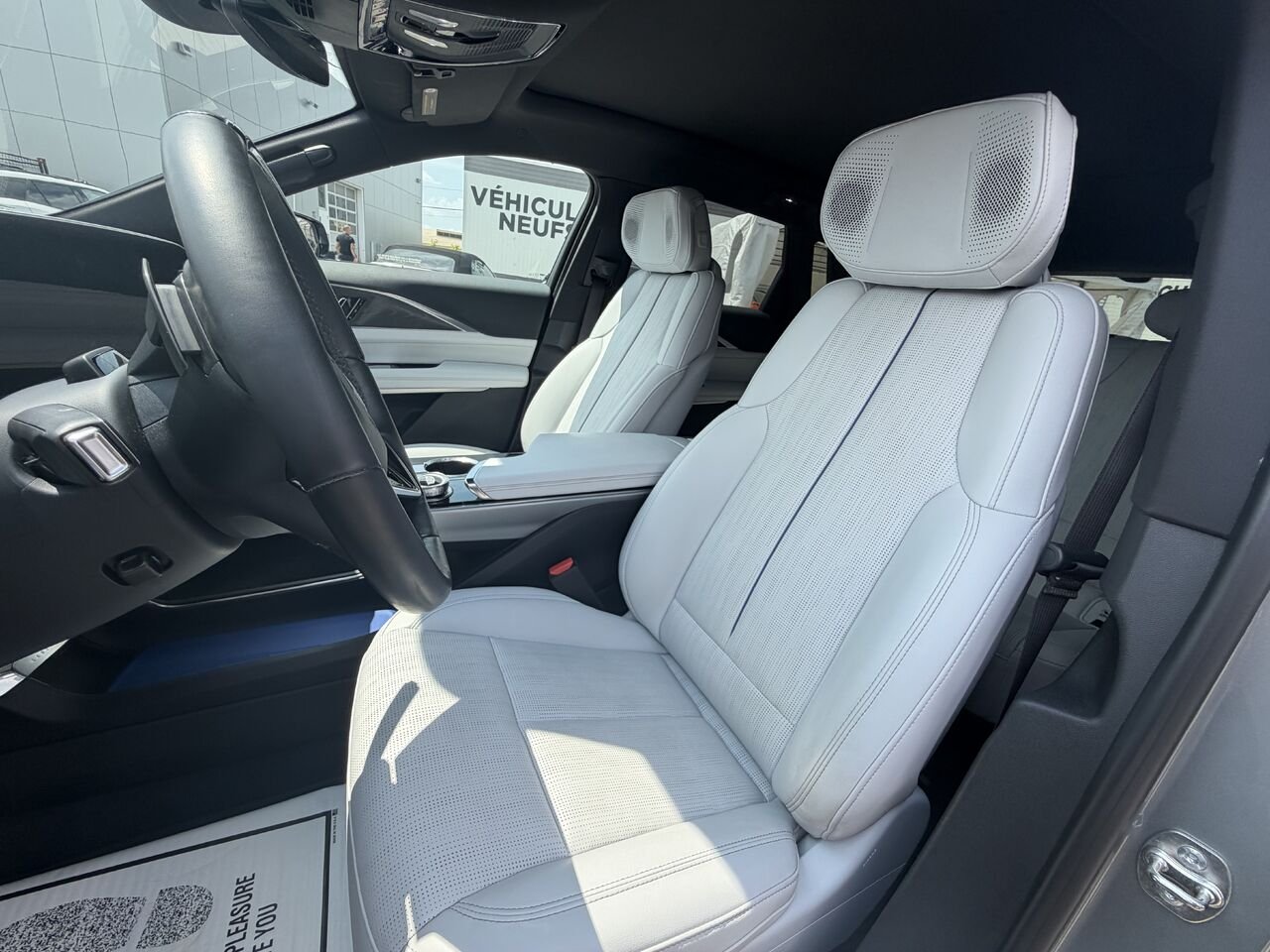 2024 Cadillac LYRIQ LUXURY AWD FINANCEMENT À PARTIR DE 0.99% Silver Laval - photo #23