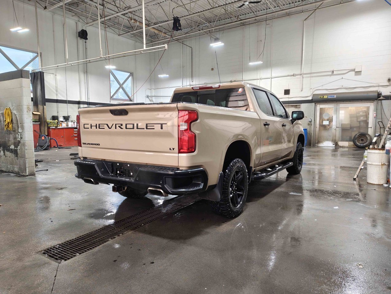 2022 Chevrolet Silverado 1500 4WD Crew Cab 147 LT Trail Boss Beige Sherwood Park - photo #5