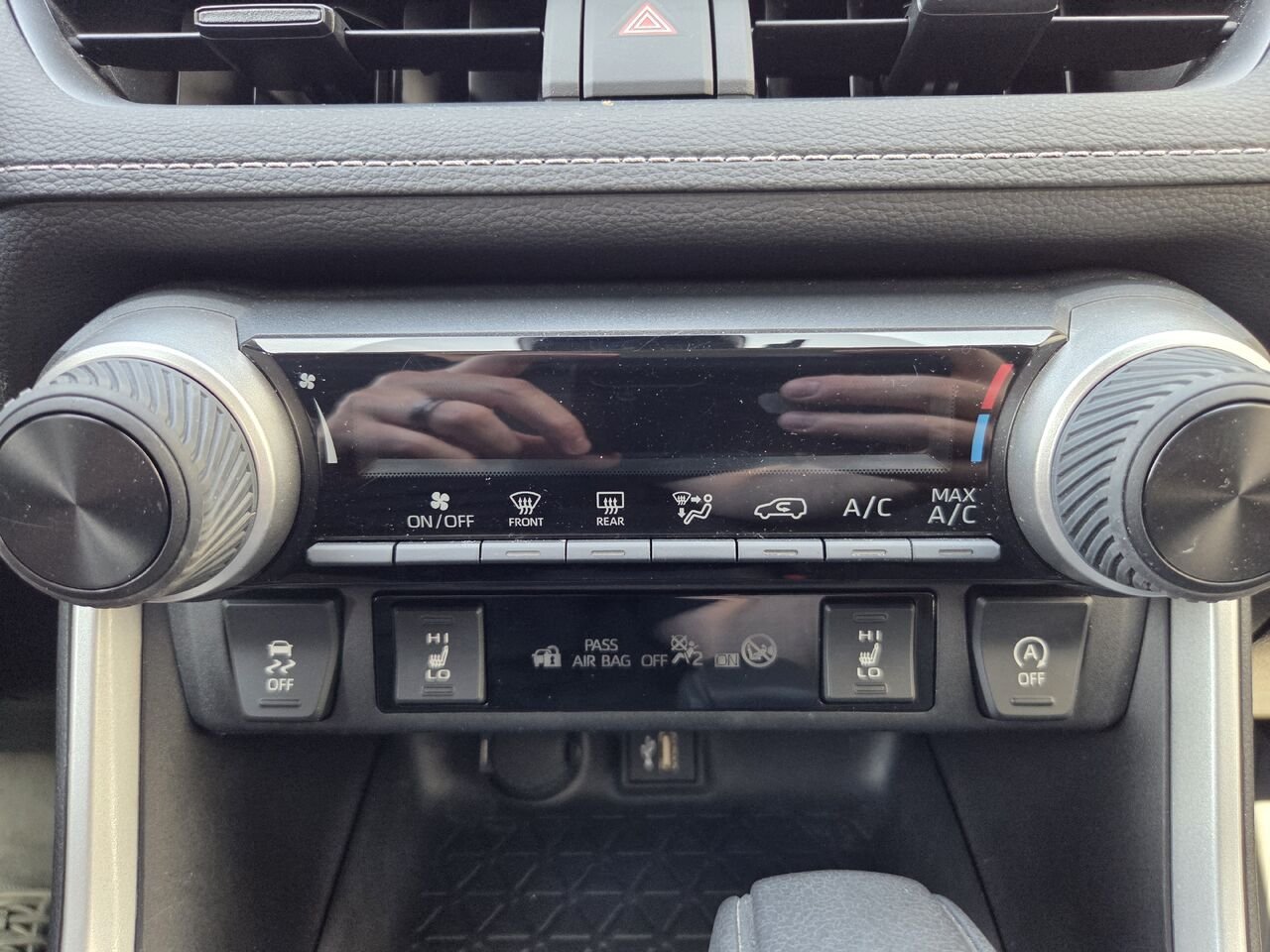 2023 Toyota RAV4 White Mont-Laurier - photo #15