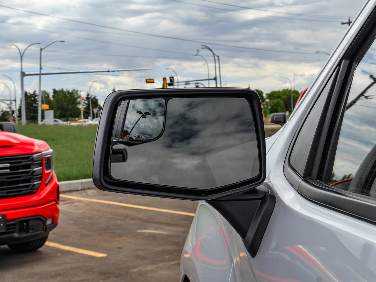 2025 Chevrolet Silverado 1500 4WD Crew Cab 147 Custom Trail Boss White Sherwood Park - photo #12