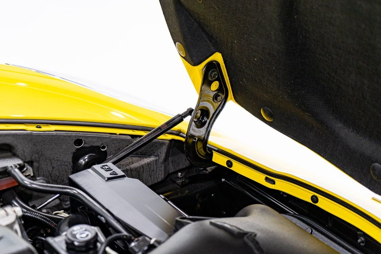 2008 Chevrolet Corvette PRIX EN USD | With Only 900km (563mi) From New With Window Sticker Yellow Montreal - photo #21