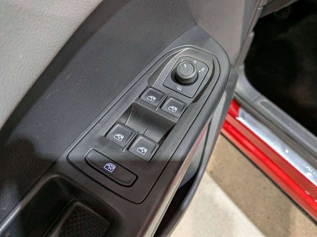 2024 Volkswagen Taos Highline 4MOTION Red Val-David - photo #30