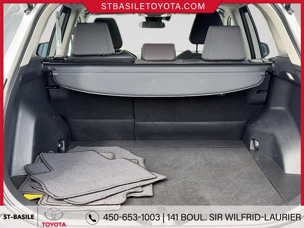 2025 Toyota RAV4 Hybrid Silver Sky Metallic Saint-Basile-le-Grand - photo #8