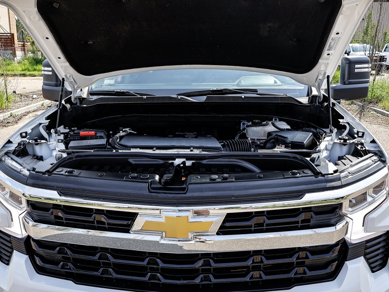 2025 Chevrolet Silverado 1500 4WD Crew Cab 147 LT White Sherwood Park - photo #8