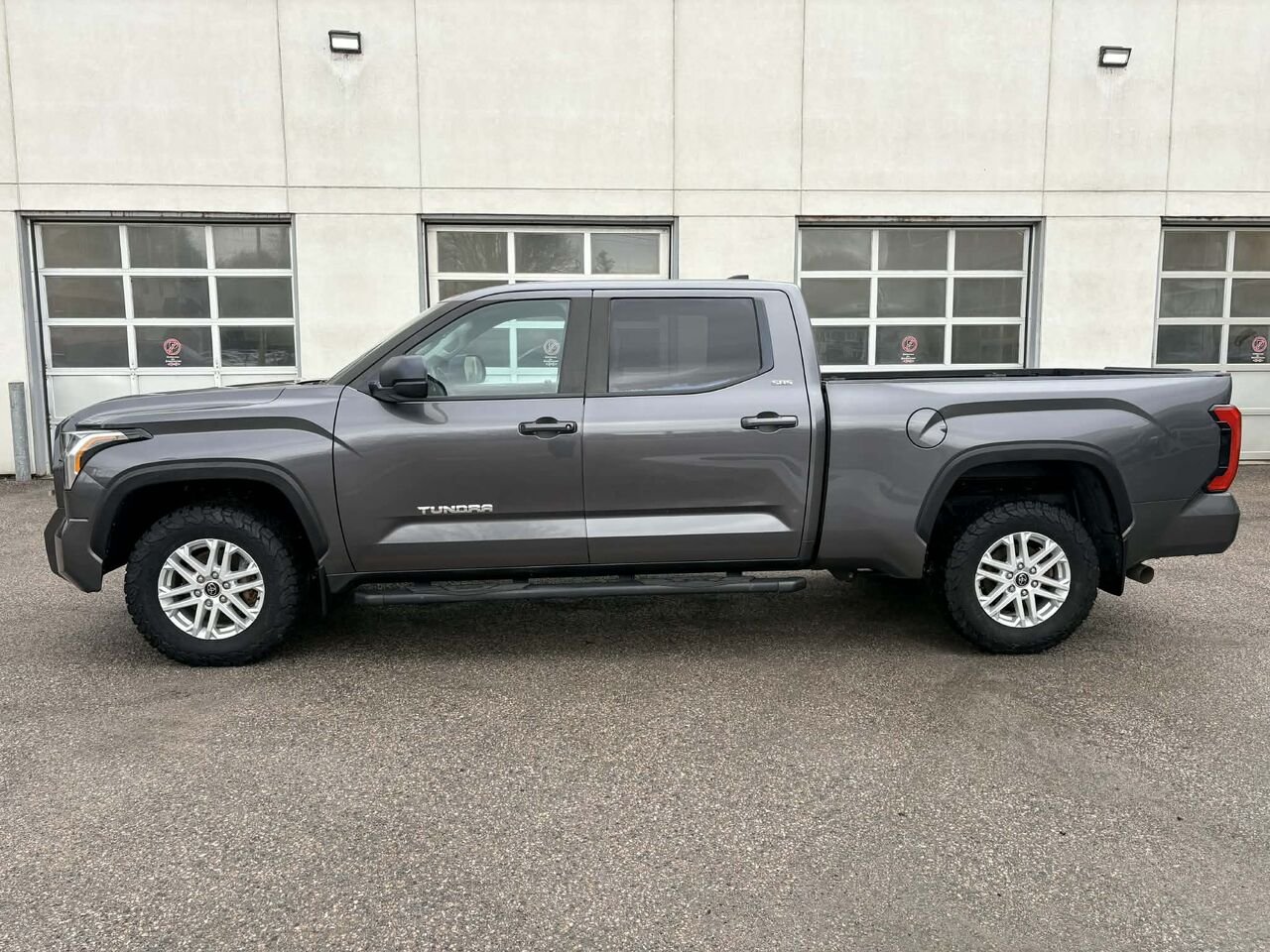 2024 Toyota TUNDRA Grey Mont-Laurier - photo #8